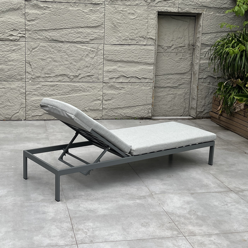 chaise lounge chair (2).jpg