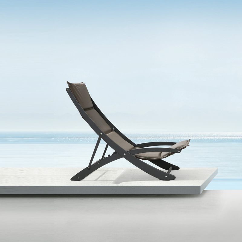 chaise lounge chair (2).jpg