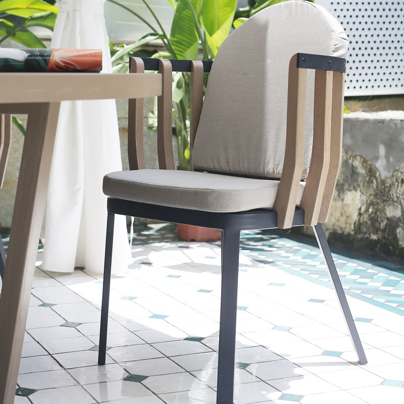 round garden table and chairs (5).jpg