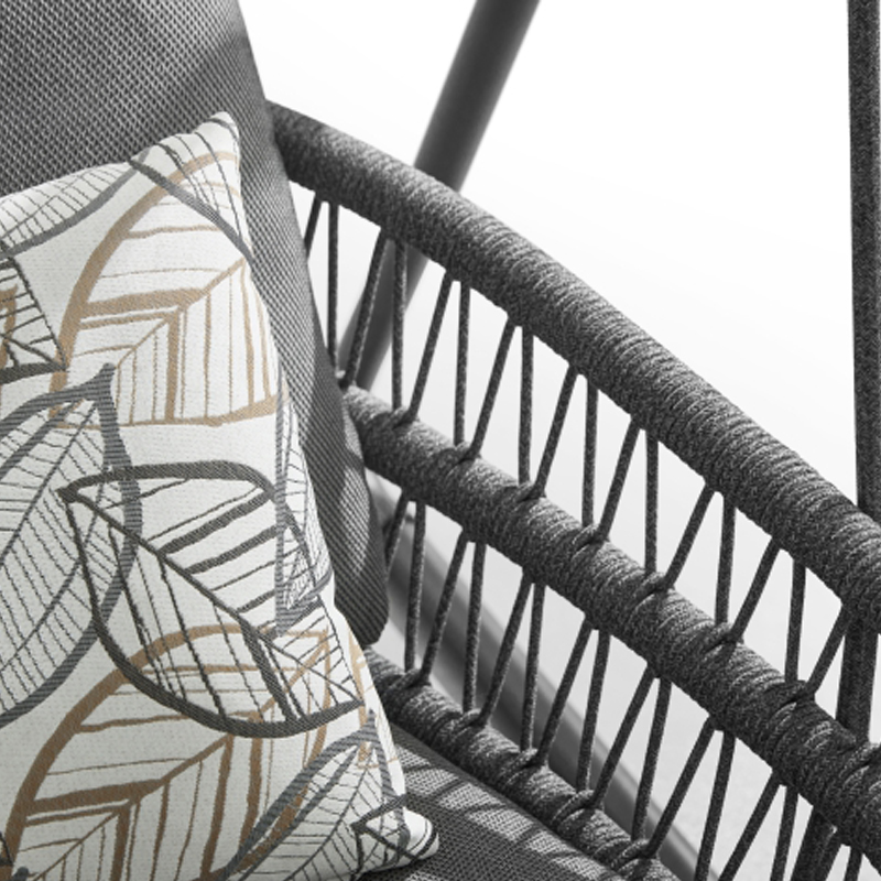 outdoor hanging chair (2).jpg