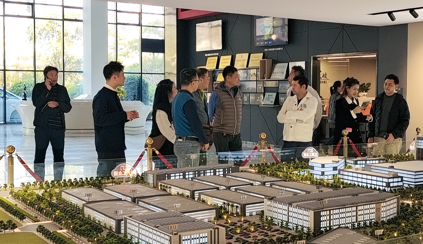 The head of Thailand OAK WOOD and 13 COIN Hotel Group visited our factory