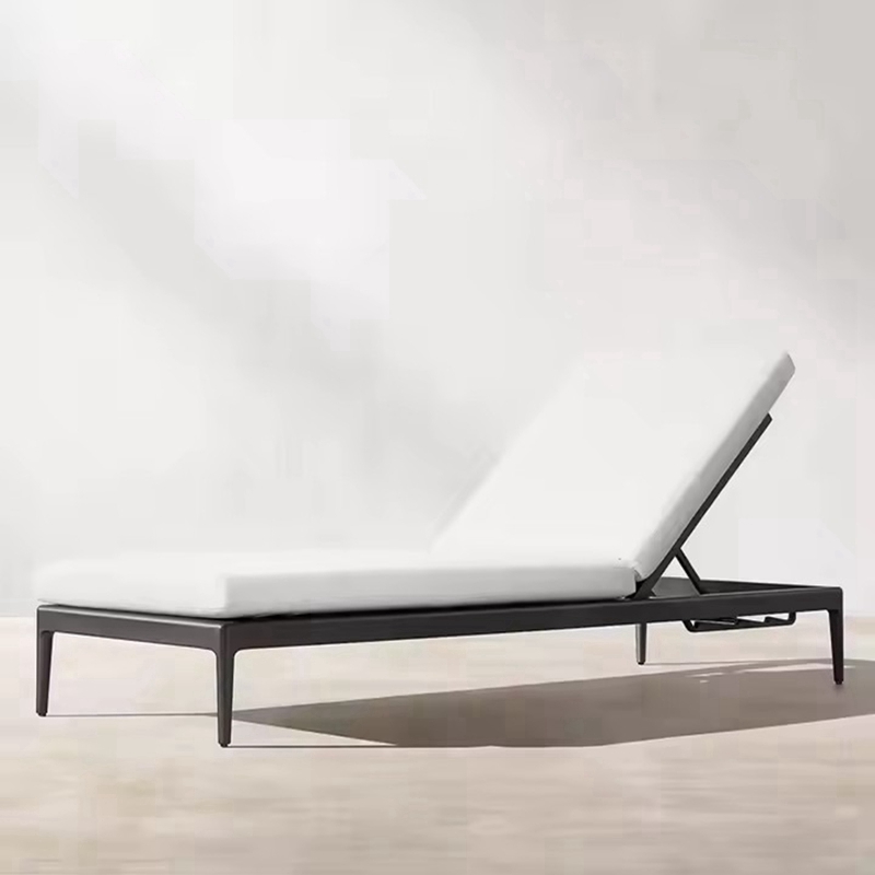 Single aluminum folding beach lounger chair