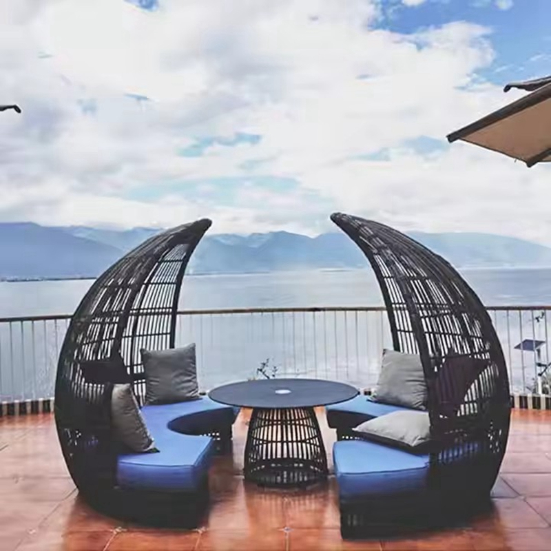 outdoor daybed.jpg