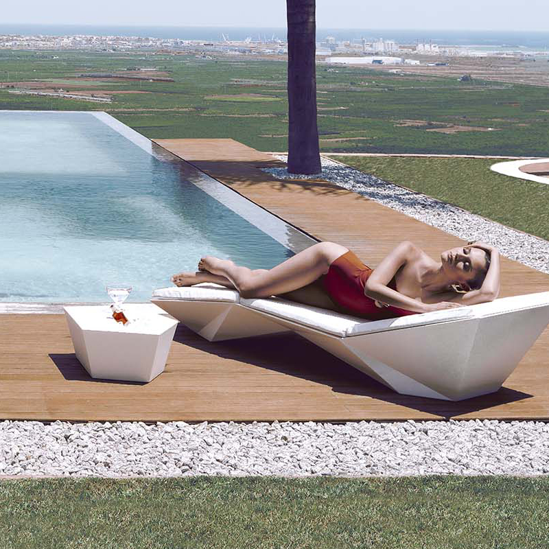 outdoor lounge (2).jpg