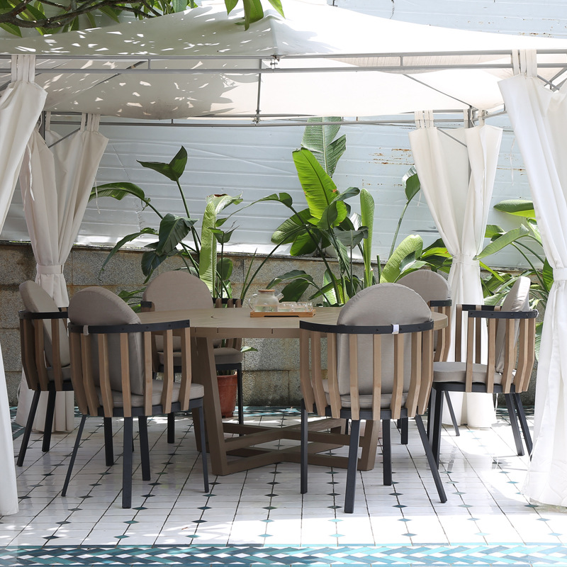 round garden table and chairs (4).jpg