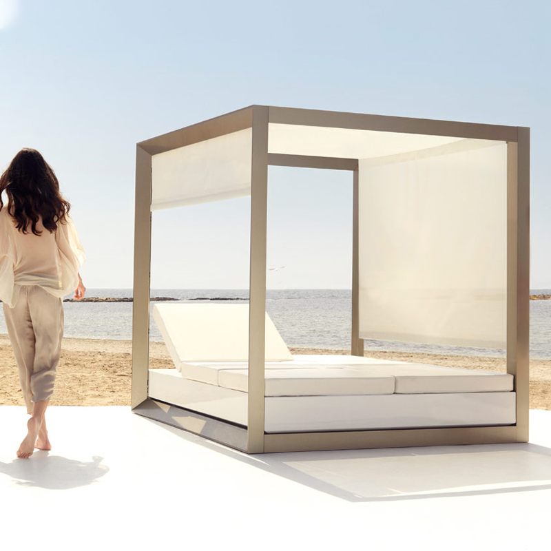 Custom Garden Daybed (1).jpg