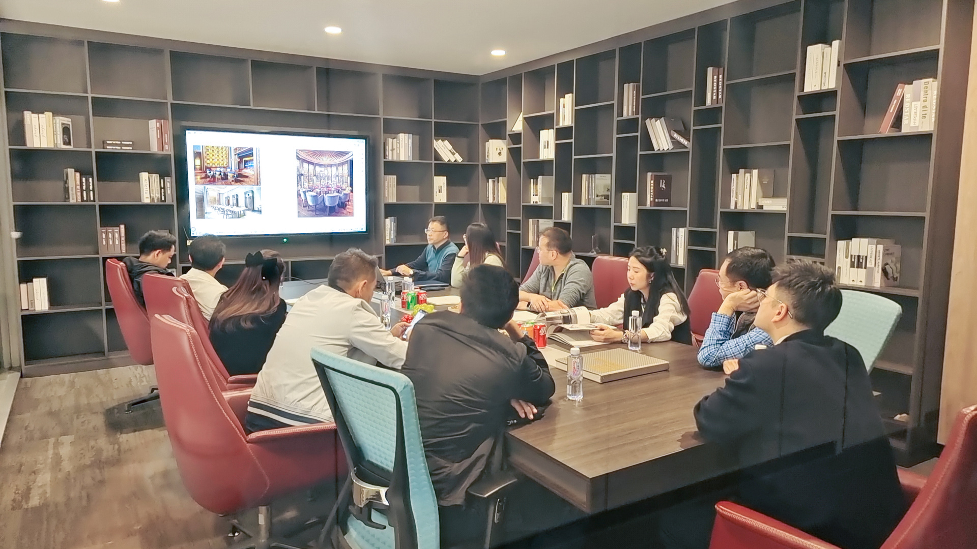 The owner of Hampton Inn visited our factory and reached a cooperation agreement