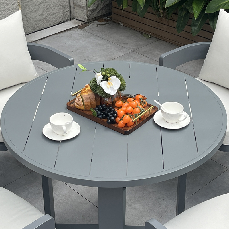 metal outdoor table (2).jpg