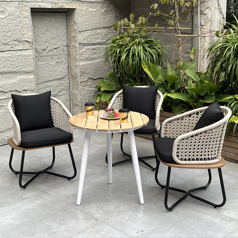 outdoor patio table and chairs (2).jpg