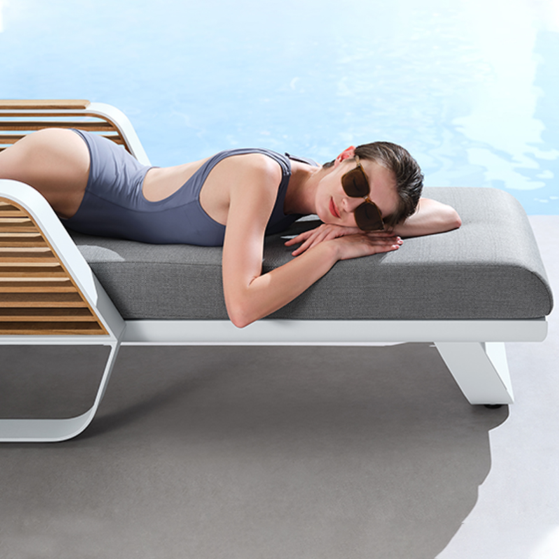 pool chaise lounge (3).jpg