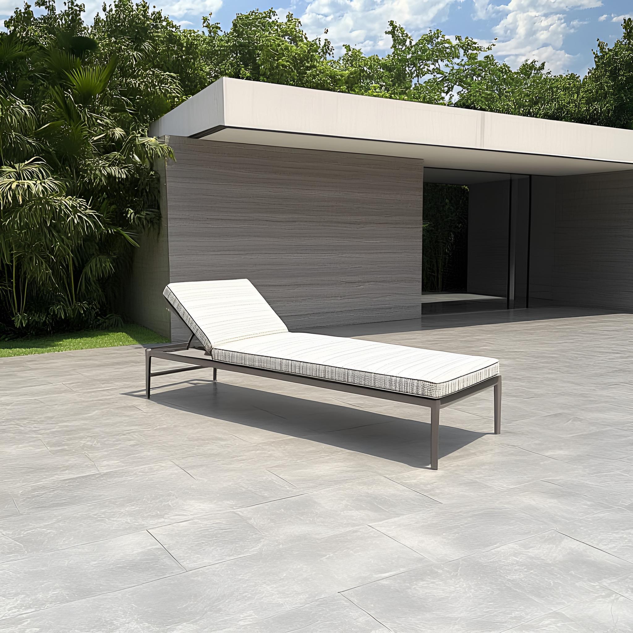 garden sun lounger (1)