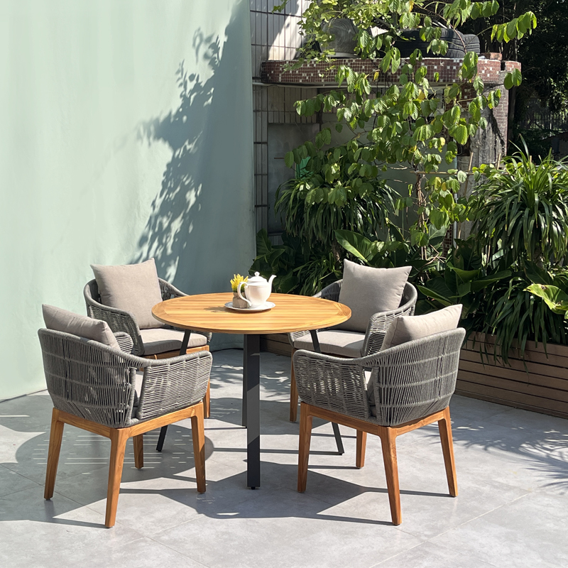 patio table chairs (2).jpg