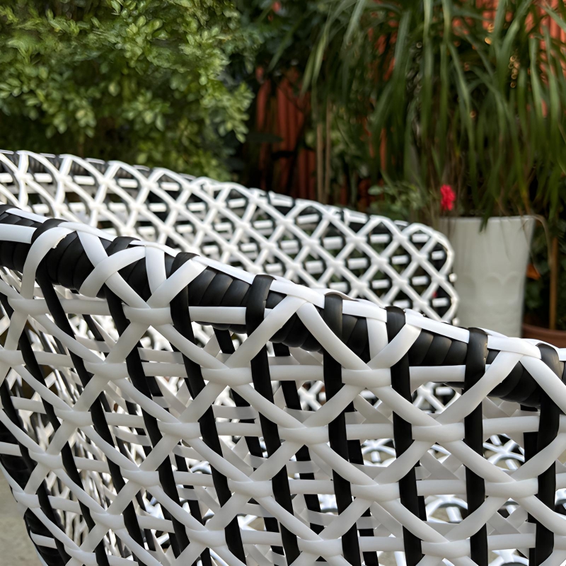 modern outdoor dining table (5).jpg